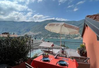 Casa Giulietta Torno has Balcony rooms