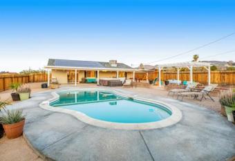 Paradise in the Cove Joshua Tree Retreat with Pool and Spa has Balcony rooms
