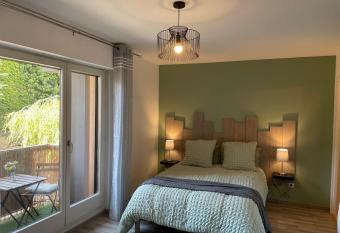 Studio Ma Pr  f  rence allows 18 year olds to book a room