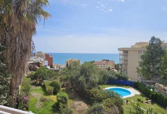 calle nogal 2 torreblanca allows 18 year olds to book a room