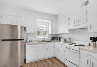 Bluefish 2 Okaloosa Island Walk2Beach 2BR allows 18 year olds to book a room