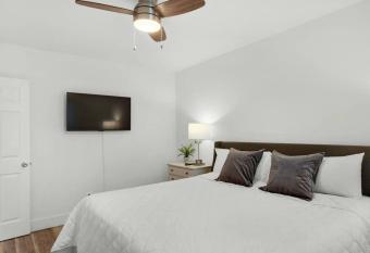 Bluefish 4 Peaceful 2BR Retreat on OKA Island allows 18 year olds to book a room