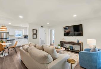 Bluefish 6 Paradise OKA Island 2BR Beauty allows 18 year olds to book a room