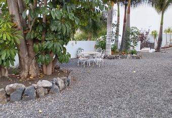 Las palmeras has Balcony rooms