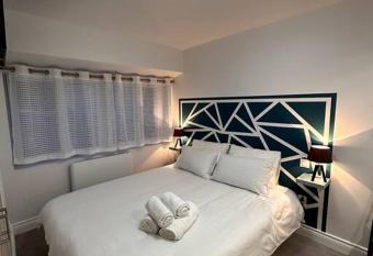 studio 2 au c  ur de P  rigueux allows 18 year olds to book a room