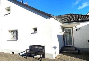 Wohnzeit-K  ln allows 18 year olds to book a room