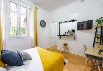 Studio cosy c  ur de ville    11 min du 17e arrondissement allows 18 year olds to book a room