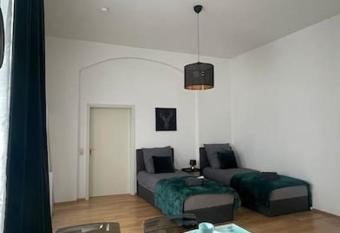 Wohnung im Zentrum 3 allows 18 year olds to book a room