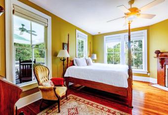 Inspiration Room at Camellia Rose Inn Downtown has Balcony rooms