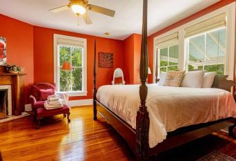 Briar Rose Room at Camellia Rose Inn Downtown allows 18 year olds to book a room