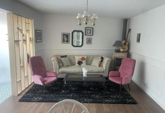 Lady Cosmopolite has rooms with a private hot tub