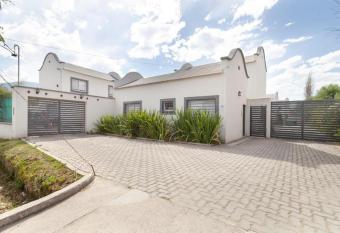 Portal de San Lorenzo has Balcony rooms
