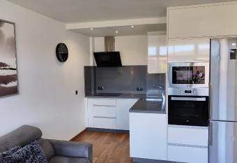 (null) allows 18 year olds to book a room