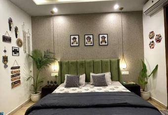 The MoNkEy Appartment has Balcony rooms