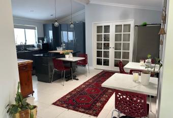 Whitfords Delight Bed & Breakfast has rooms with a private hot tub