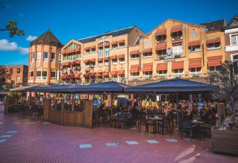 Queen Hotel allows 18 year olds to book a room