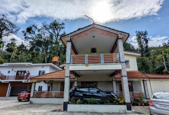 Ridge Homestay has Balcony rooms