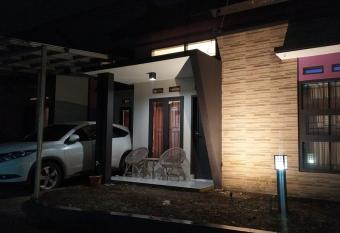 Hikari Guest House has Balcony rooms