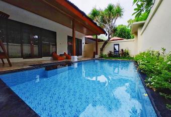 Private Pool Villas has rooms with a private hot tub