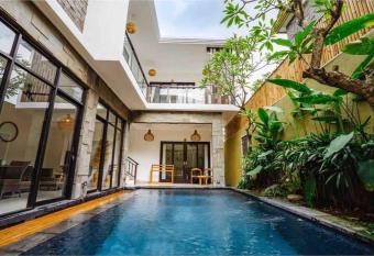 Villa Sasha 3 Bedroom Villa has Balcony rooms