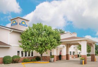 Days Inn by Wyndham Ottumwa allows 18 year olds to book a room