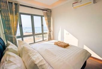 Lovina 21-07 at Harbour Bay Residence(Near Ferry) has Balcony rooms