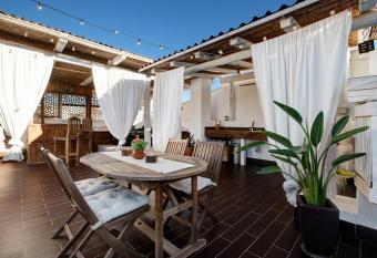 San Francisco 23 Urban House has Balcony rooms