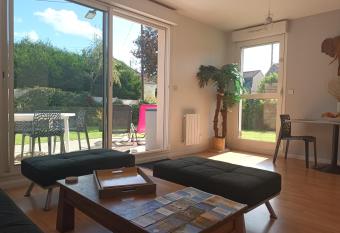 r  sidence la clairi  re allows 18 year olds to book a room