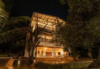 LohonoStays Villa Athini has Balcony rooms