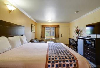 Hacienda Inn allows 18 year olds to book a room