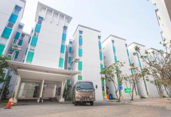 De Green Inn @aeropolis allows 18 year olds to book a room