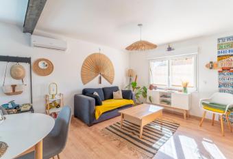 G  te au calme avec jacuzzi has Balcony rooms