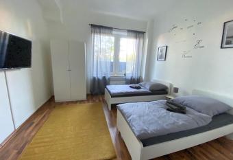 Ruhrpott Apartment Zentral Garden has Balcony rooms