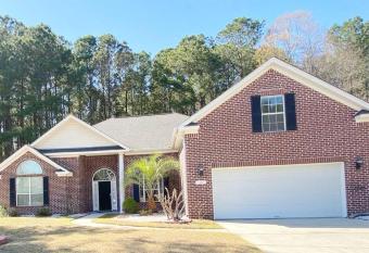 Spacious 5BR, Comfort Retreat allows 18 year olds to book a room