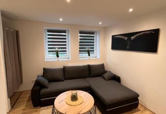 Moderne 2 Zimmer-Ferienwohnung has Balcony rooms