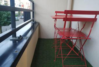 le balcon Haendel allows 18 year olds to book a room