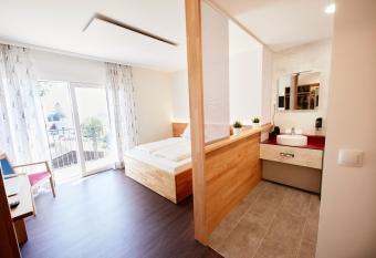 I AM HOTEL Graz-Seiersberg has Balcony rooms