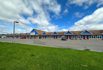 Travellers Inn Fredericton NB allows 18 year olds to book a room