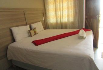 Monokotsoaing Guest House has Balcony rooms