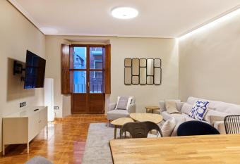 TuApartamento en Calle Caldereria 12 has Smoking rooms