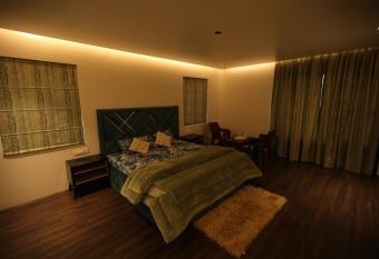 The Holiday Home has rooms with a private hot tub