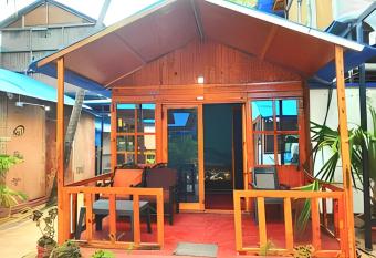 PAPAYA GARDEN has Smoking rooms