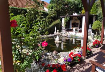 Apartment am Teich allows 18 year olds to book a room