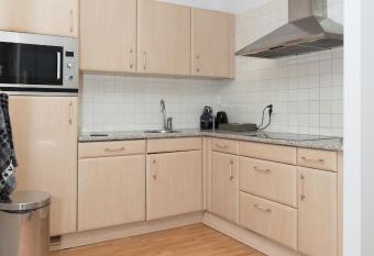 Hotel de Vischpoorte, hartje Deventer en aan de IJssel has rooms with a private hot tub