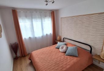 Logement entier - Les bouquets de Francine allows 18 year olds to book a room