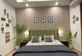 CONDO MoNkEy has Balcony rooms