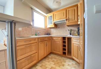 T2 lumineux avec balcon en plein c  ur de ville has Balcony rooms