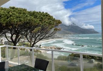 3 bedroom apartment by the beach camps bay has rooms with a private hot tub