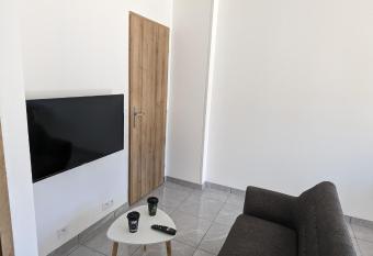 Appartement tout   quip   proche du centre avec terrasse has Balcony rooms