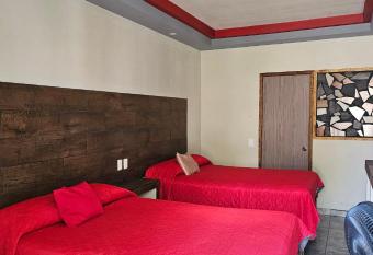 HOTEL REVOLUCION has Balcony rooms